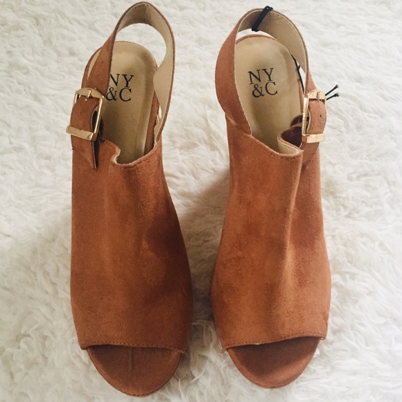 NYC NWT Tan Suede Peep Toe Heeled Clogs Size 8 - Picture 2 of 14